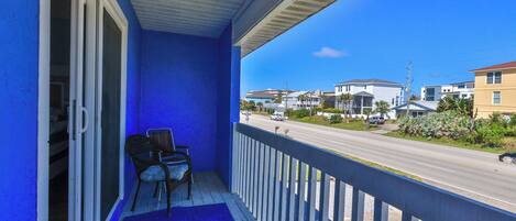 المنطقة المحيطة بالمنشأة