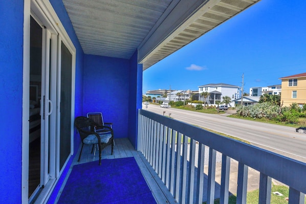 Property grounds - FLIP FLOP LIING 2! 4 Bdrms, 3 Bths, STEPS TO THE SAND! (New Smyrna Beach)