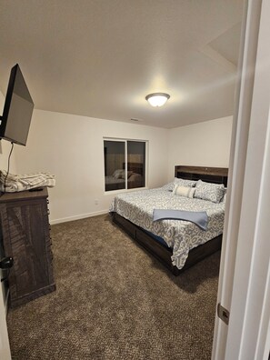 3 soverom, strykejern/-brett, wi-fi og sengetøy