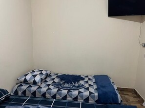 3 bedrooms, WiFi, bed sheets - Tangará Inn in Ubatuba (Kitnet 1) (Taquaral Ubatuba)