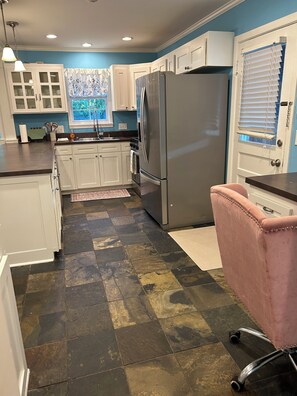 Mikrowelle, Ofen, Herdplatte, Geschirrspüler