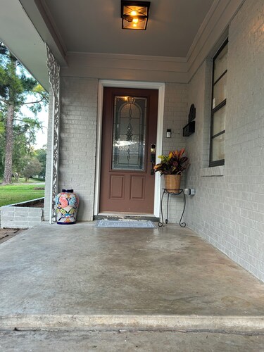 Safe, spacious, and comfortable 4 bed 3 bath house in midtown Shreveport
