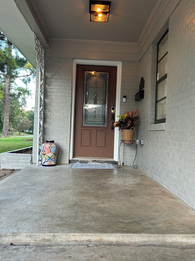 Safe, spacious, and comfortable 4 bed 3 bath house in midtown Shreveport