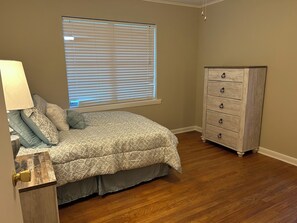 Bügeleisen/Bügelbrett, WLAN, Bettwäsche