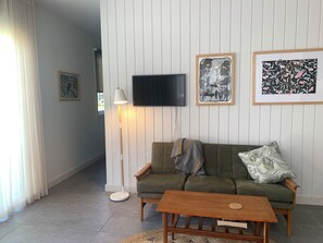 TV - Stay amongst the birds. (Sandringham)