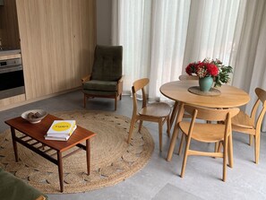 Dining - Stay amongst the birds. (Sandringham)