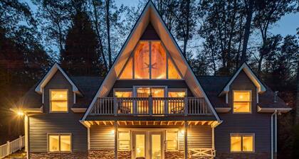 Lakeside Hill Chalet in Deep Creek - Hot Tub, Dock & Minutes to Wisp Ski Resort