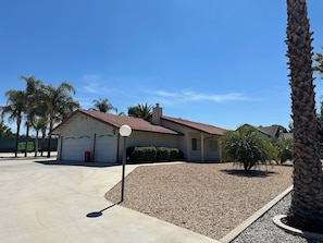 Exterior - Spacious 4-bedroom house in Riverside with AC (Riverside)