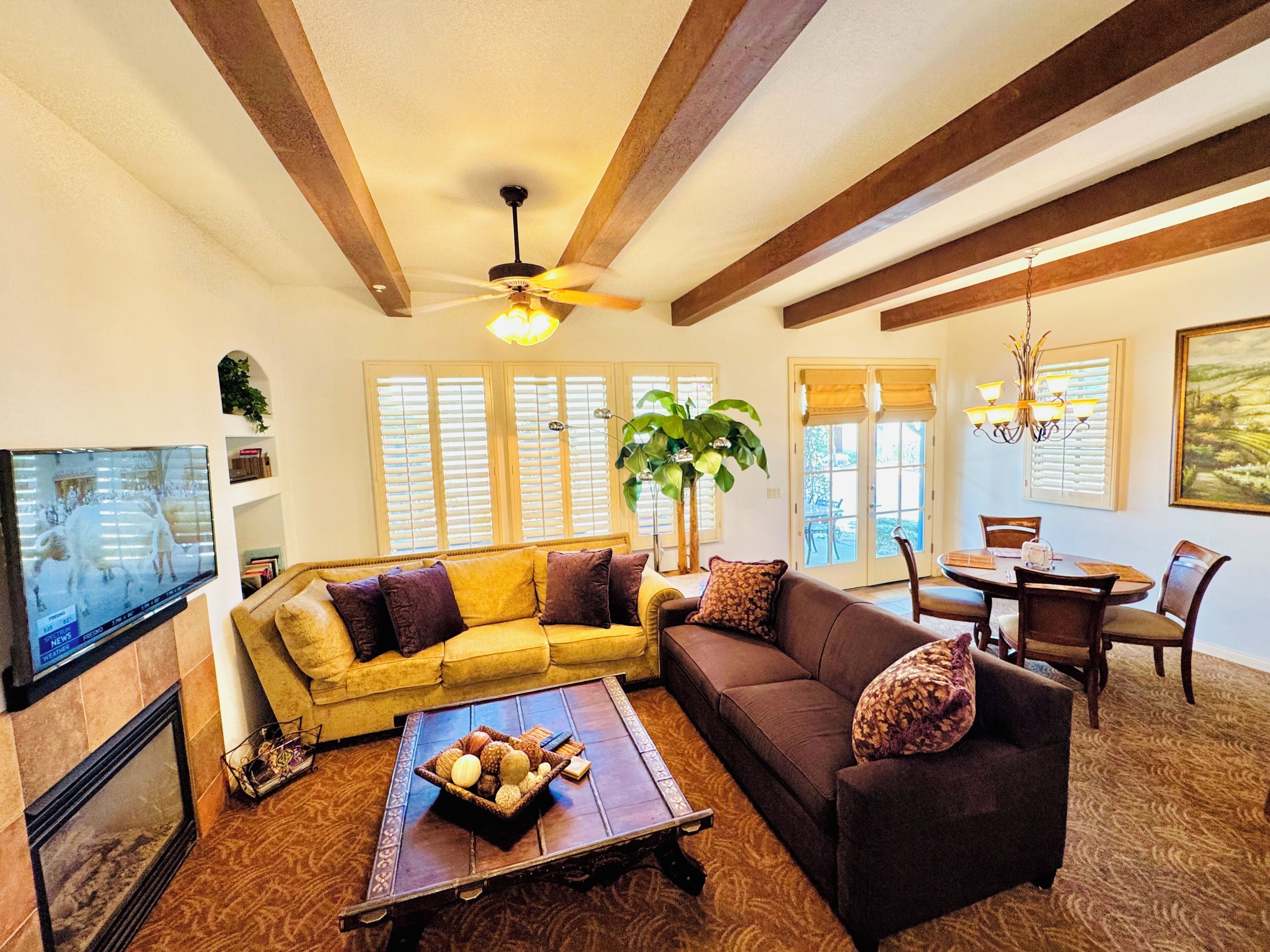 Smart TV, fireplace