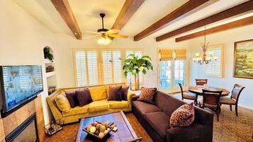 Smart TV, fireplace