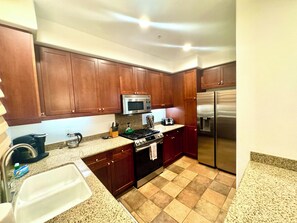 Fridge, microwave, oven, stovetop - #1 1BR Desert Paradise at Legacy Villas #259942 (La Quinta)