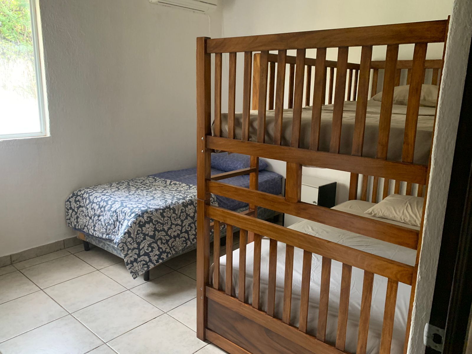 3 عدّة غرف نوم وواي فاي مجانًا وملاءات أسرّة