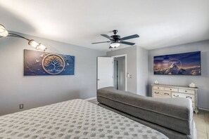 4 bedrooms, desk, WiFi, bed sheets