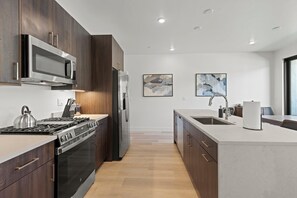 Refrigerador, microondas, horno, placa de cocina