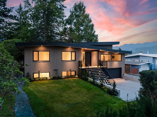 Enjoy the mountains and the ocean from this clean and cozy Deep Cove Suite