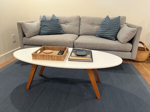 TV - Enjoy the mountains and the ocean from this clean and cozy Deep Cove Suite (North Vancouver)