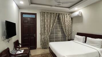 6 makuuhuonetta, silitysrauta/-lauta, Wi-Fi, vuodevaatteet