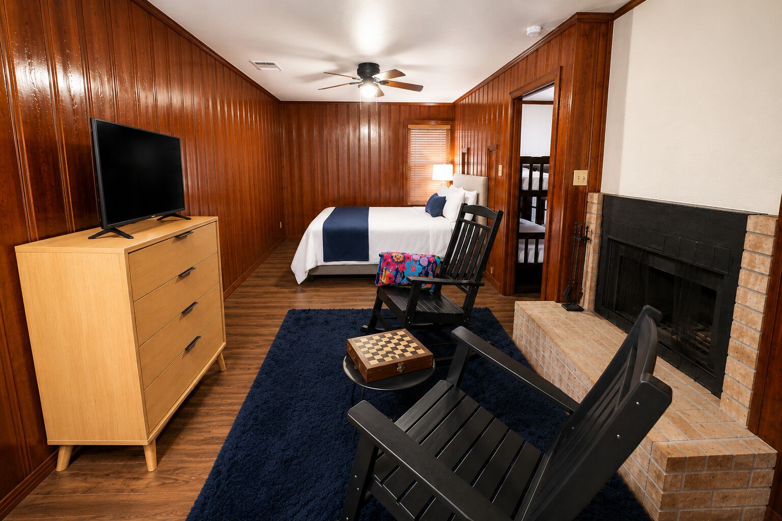 5 bedrooms, desk, iron/ironing board, travel crib