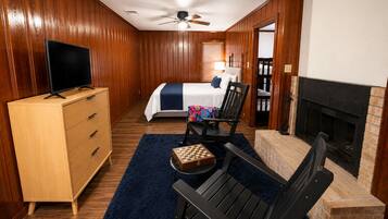5 bedrooms, desk, iron/ironing board, travel crib
