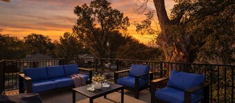 Spacious 5BR Group Retreat Near Downtown, Convention Center, Baylor & Fair Park