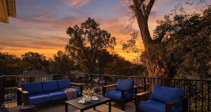 Spacious 5BR Group Retreat Near Downtown, Convention Center, Baylor & Fair Park