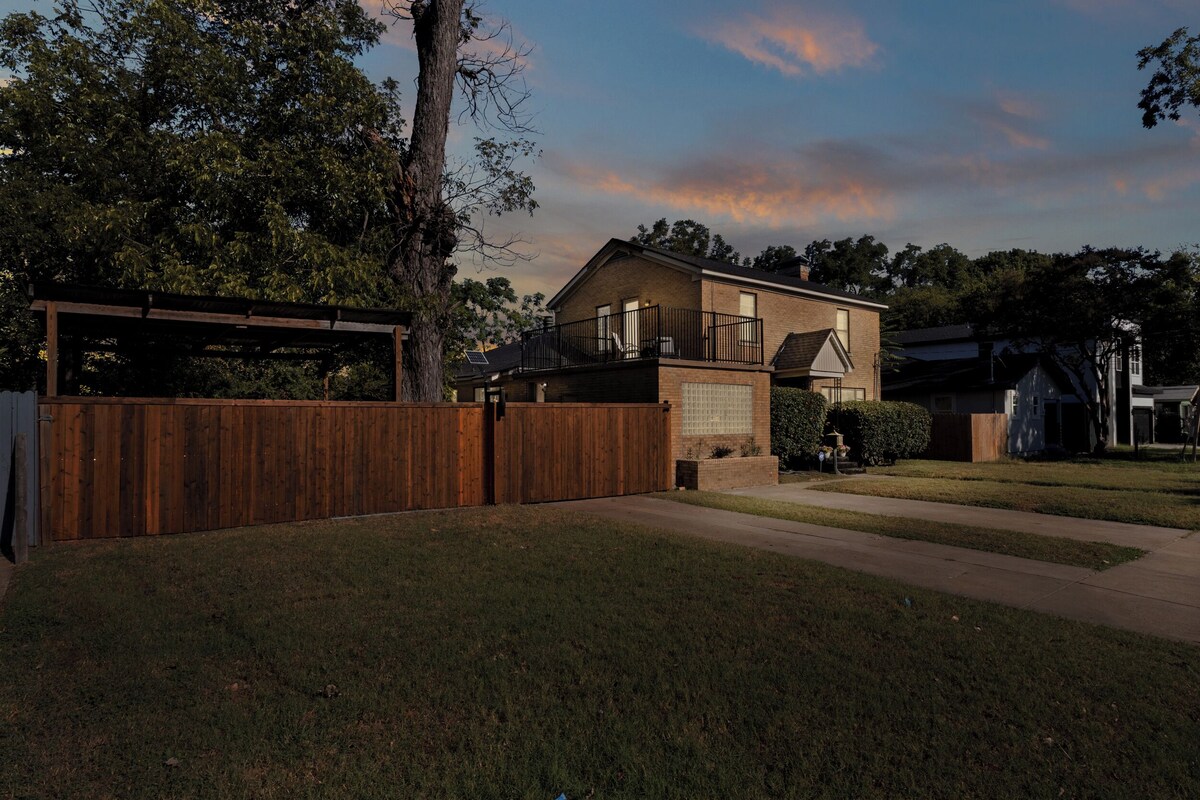 4BR3BA Historic Home & Retreat Center near DtownDallas FairPk ConvCtr DEllum AAC