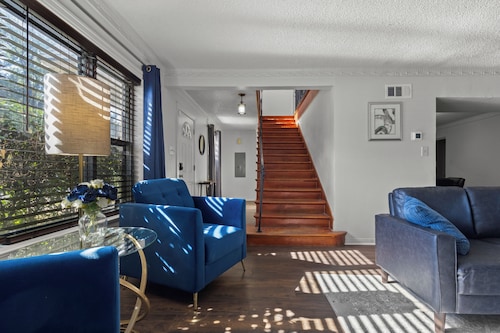 5BR Historic Home Soaking Tub Firepit Balcony Near Downtown Deep Ellum Baylor