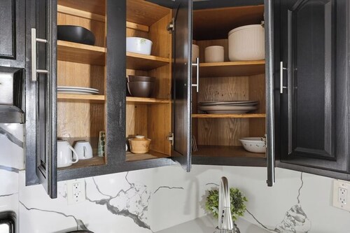 Superb apartment with AC in lively Jersey City neighborhood