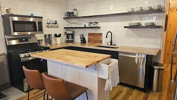 Micro-ondes, four, plaque de cuisson, lave-vaisselle