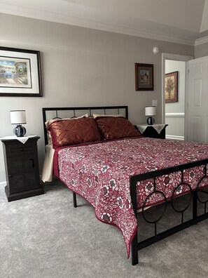 3 chambres, fer et planche à repasser, Wi-Fi, draps fournis