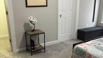 3 habitaciones, tabla de planchar con plancha, wifi y ropa de cama