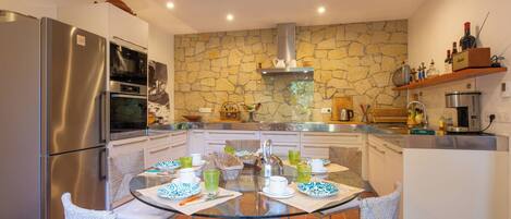 Frigorifero, microonde, forno, lavastoviglie