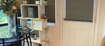 Charming private room, private entrance, quiet dead end street!