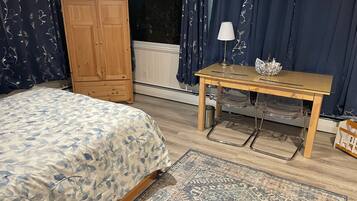 1 chambre, fer et planche Ă repasser, Wi-Fi, draps fournis