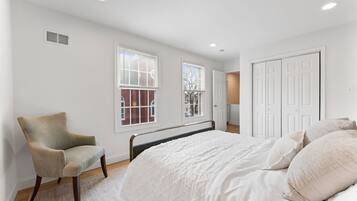 2 bedrooms, desk, iron/ironing board, free WiFi