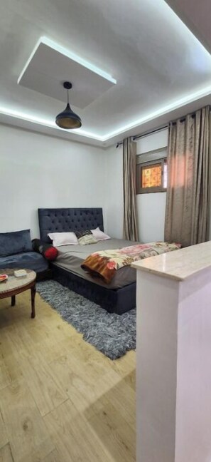 1 habitación, wifi y ropa de cama