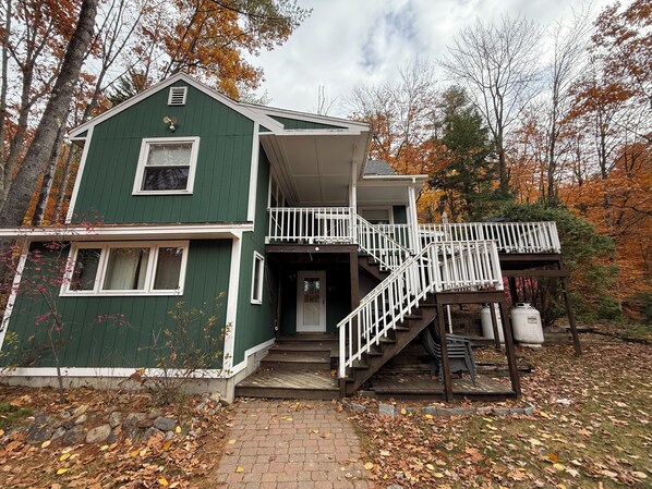 Exterior - Modern 3+bedroom house minutes from Attitash and Storyland (Bartlett)