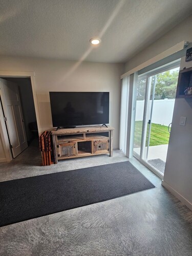 Charming 2-bedroom house in nice Stanfield with AC