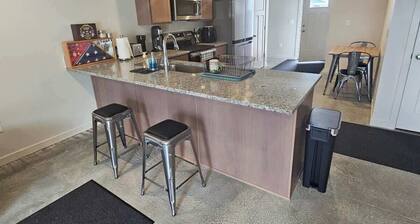 Cozy 2BR Home Parking and Full Kitchen