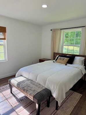 4 bedrooms, desk, travel cot, WiFi