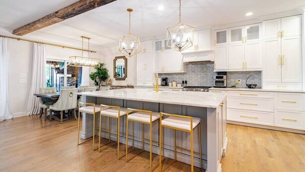 Private kitchen - Lakefront Home with Pool and Hot tub (Cornelius)