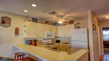 Micro-ondas, fogão, cooktop, lava-louças