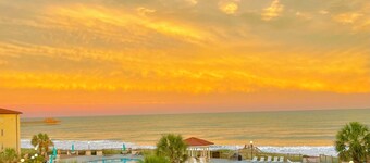 Villa Capriani Beachfront 2BR/2BA Condo - Pools, Tennis, Free Parking, WiFi