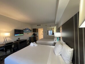 1 bedroom, iron/ironing board, WiFi, bed sheets - FREE Parking! Penthouse Unit at The Palms Waikiki (Honolulu)