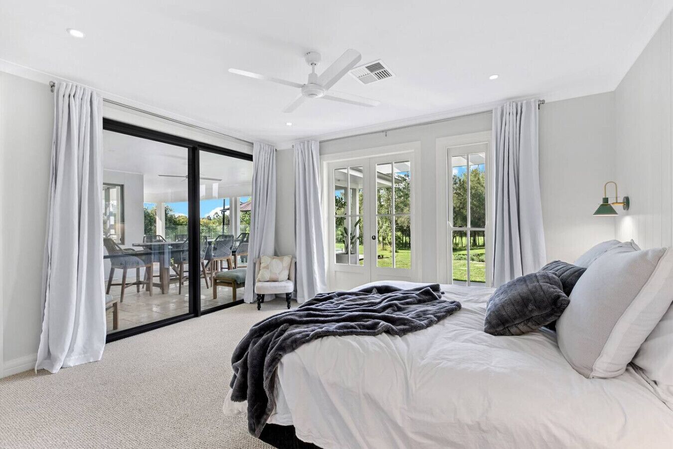 4 bedrooms, desk, iron/ironing board, WiFi