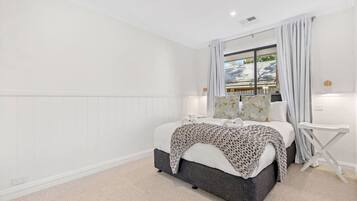 4 bedrooms, desk, iron/ironing board, WiFi