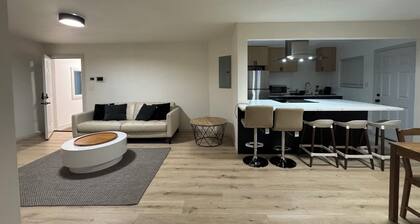 Fabulous 2-bedroom condo with AC in Oakland