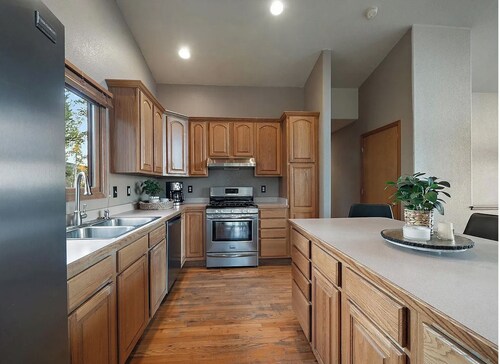 One Million Dollar Mountain View Retreat - 2 Bedroom / 2 Bathrooms