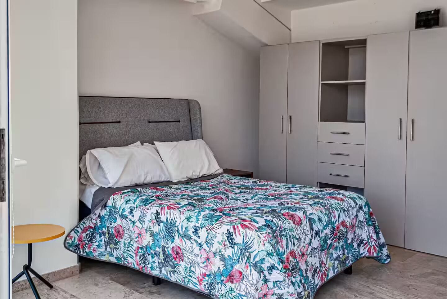 2 多间卧室、熨斗/熨衣板、WiFi、床单