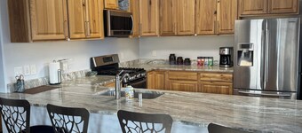 3-bedroom bungalow in welcoming Palmer with AC